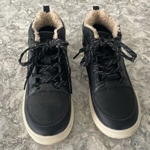 Oshkosh B’Gosh - boys castle low-top boots